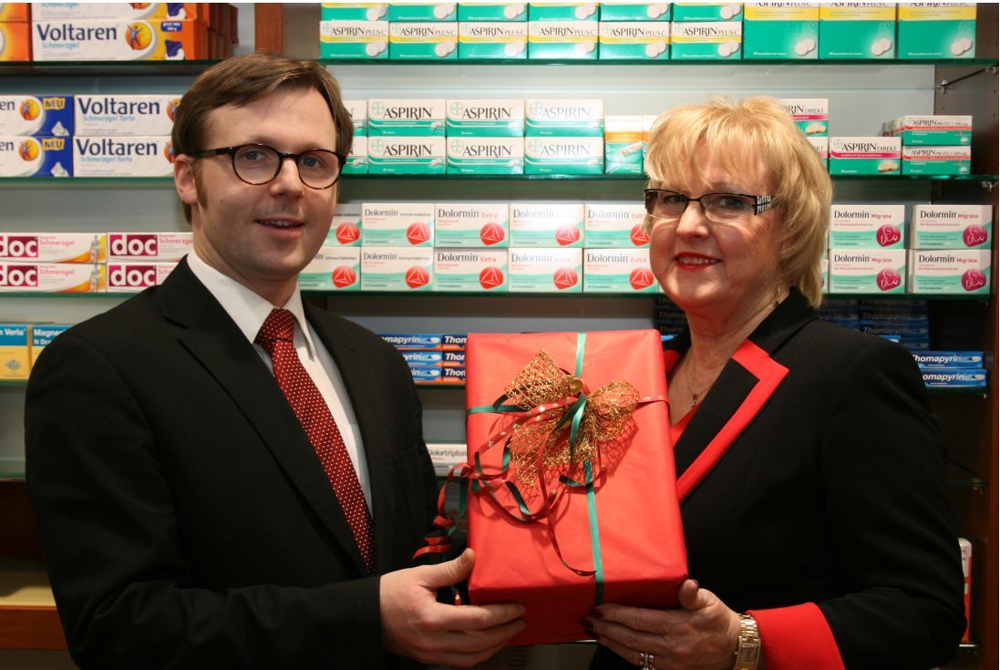 Geschenk an den Sohn: �bergabe der Dorotheen Apotheke
